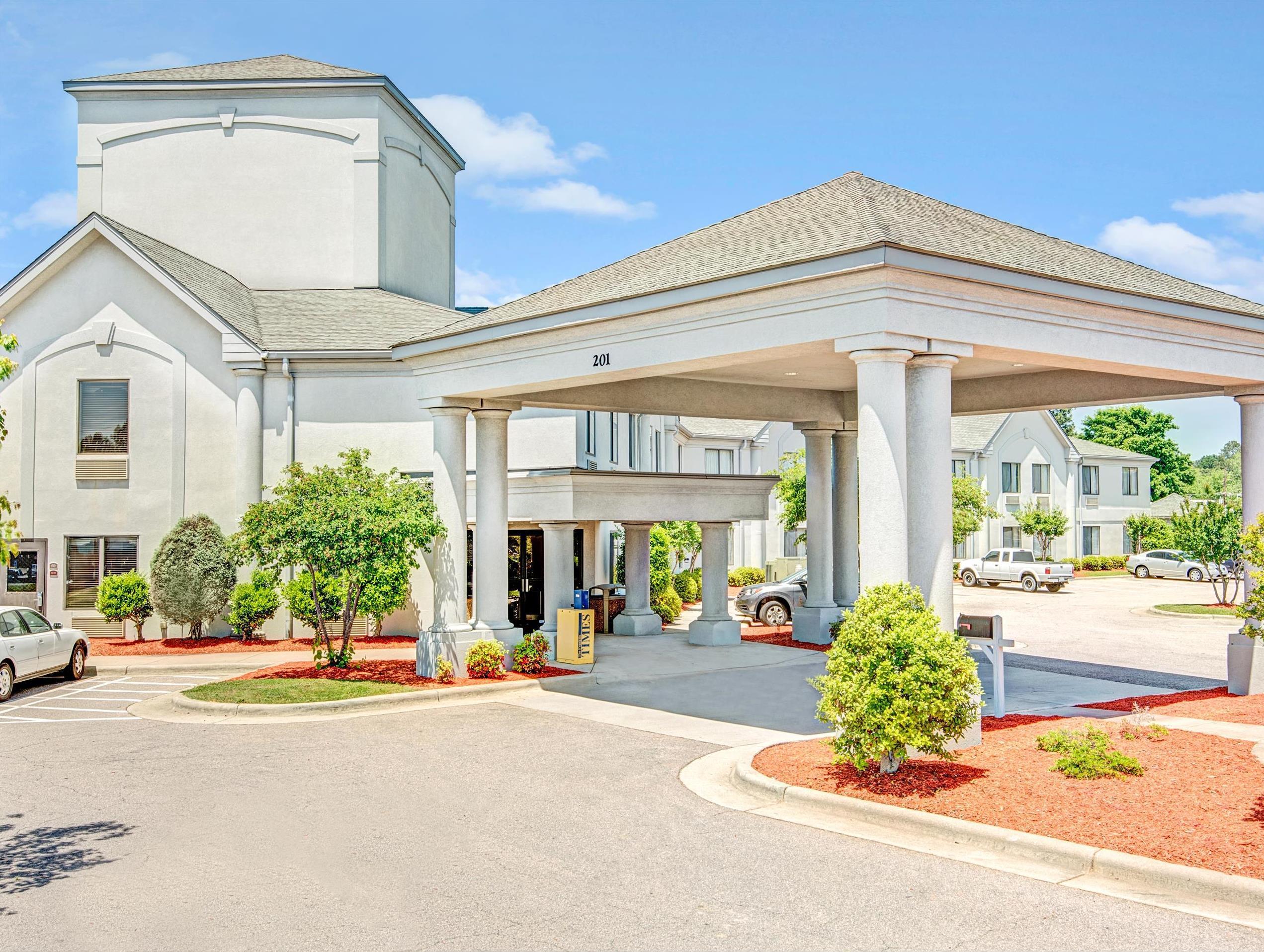 Days Inn By Wyndham Louisburg Zewnętrze zdjęcie