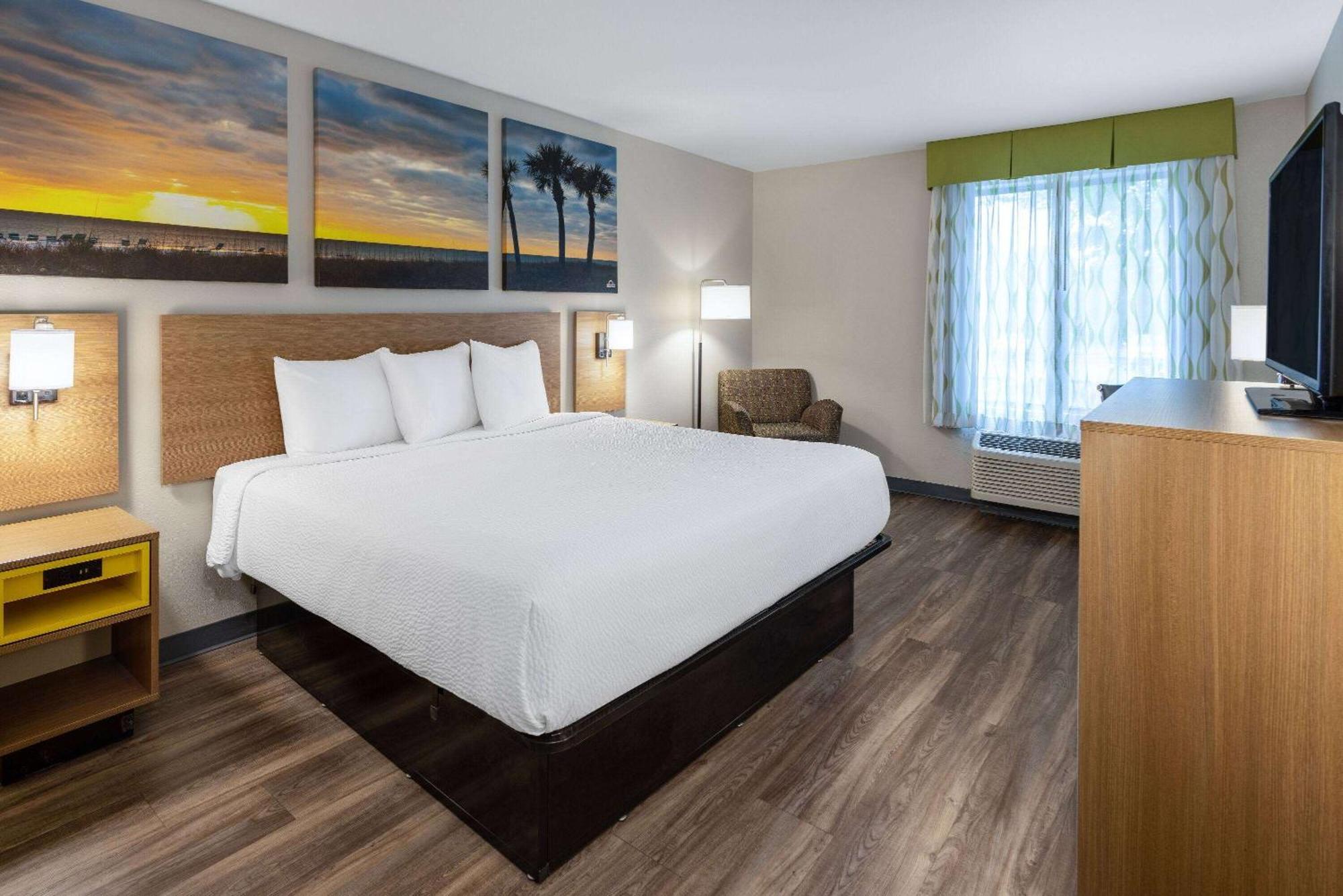 Days Inn By Wyndham Louisburg Zewnętrze zdjęcie