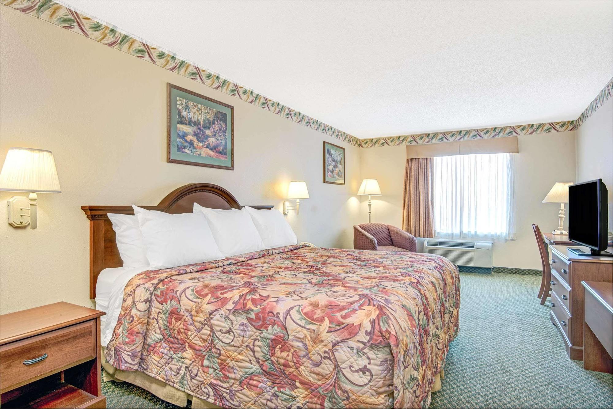 Days Inn By Wyndham Louisburg Zewnętrze zdjęcie